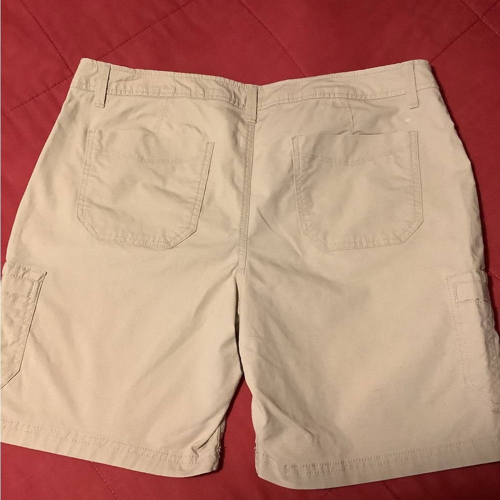 Eddie Bauer Women’s Cargo Shorts - Picture 2 of 4